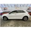 Image 23 : PARKSVILLE - 2019 HYUNDAI ELANTRA GT WHITE 182946 KMS - B101547
