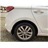 Image 27 : PARKSVILLE - 2019 HYUNDAI ELANTRA GT WHITE 182946 KMS - B101547