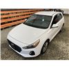 Image 4 : PARKSVILLE - 2019 HYUNDAI ELANTRA GT WHITE 182946 KMS - B101547