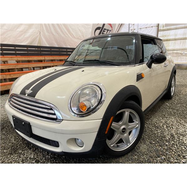 PARKSVILLE - 2010 MINI COOPER WHITE 164466 KMS - DZ63100