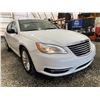 Image 8 : PARKSVILLE - 2014 CHRYSLER 200 WHITE 198909 KMS - D197030