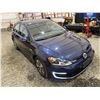 Image 10 : PARKSVILLE - 2016 VW E GOLF BLUE 82835 KMS - D915011