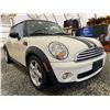 Image 8 : PARKSVILLE - 2010 MINI COOPER WHITE 164466 KMS - DZ63100