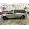 Image 23 : PARKSVILLE - 2017 DODGE GRAND CARAVAN GREY 200636 KMS - D607471