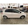 Image 12 : PARKSVILLE - 2007 TOYOTA YARIS WHITE 297753 KMS - B078877