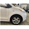 Image 25 : PARKSVILLE - 2007 TOYOTA YARIS WHITE 297753 KMS - B078877