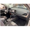 Image 38 : PARKSVILLE - 2014 JEEP CHEROKEE WHITE 165001 KMS - P302629