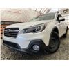 Image 1 : PARKSVILLE - 2018 SUBARU OUTBACK WHITE 143666 KMS - D223227