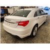 Image 15 : PARKSVILLE - 2014 CHRYSLER 200 WHITE 198909 KMS - D197030