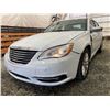 Image 2 : PARKSVILLE - 2014 CHRYSLER 200 WHITE 198909 KMS - D197030