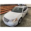 Image 4 : PARKSVILLE - 2014 CHRYSLER 200 WHITE 198909 KMS - D197030