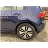 Image 29 : PARKSVILLE - 2016 VW E GOLF BLUE 82835 KMS - D915011