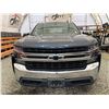 Image 6 : PARKSVILLE - 2020 CHEVROLET SILVERADO GREY 174171 KMS - D352893