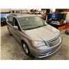 Image 10 : PARKSVILLE - 2016 CHRYSLER TOWN AND COUNTRY SILVER  114381 KMS - D212414