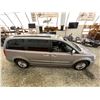 Image 13 : PARKSVILLE - 2016 CHRYSLER TOWN AND COUNTRY SILVER  114381 KMS - D212414