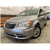Image 1 : PARKSVILLE - 2016 CHRYSLER TOWN AND COUNTRY SILVER  114381 KMS - D212414