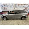 Image 23 : PARKSVILLE - 2016 CHRYSLER TOWN AND COUNTRY SILVER  114381 KMS - D212414