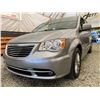 Image 2 : PARKSVILLE - 2016 CHRYSLER TOWN AND COUNTRY SILVER  114381 KMS - D212414
