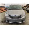 Image 6 : PARKSVILLE - 2016 CHRYSLER TOWN AND COUNTRY SILVER  114381 KMS - D212414