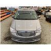 Image 7 : PARKSVILLE - 2016 CHRYSLER TOWN AND COUNTRY SILVER  114381 KMS - D212414