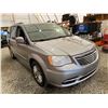Image 9 : PARKSVILLE - 2016 CHRYSLER TOWN AND COUNTRY SILVER  114381 KMS - D212414
