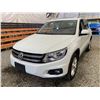 Image 3 : PARKSVILLE - 2016 VOLKSWAGEN TIGUAN  WHITE 169795 KMS - D577447