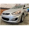 Image 2 : PARKSVILLE - 2014 HYUNDAI ACCENT SILVER  162118 KMS - B709450