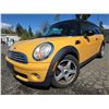 Image 1 : DUNCAN - 2008 MINI CLUBMAN YELLOW  211369 KMS - JP97027