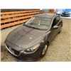 Image 4 : PARKSVILLE - 2017 MAZDA MAZDA3 GREY 183421 KMS - D133295