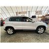 Image 11 : PARKSVILLE - 2016 VOLKSWAGEN TIGUAN  WHITE 169795 KMS - D577447
