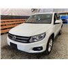 Image 3 : PARKSVILLE - 2016 VOLKSWAGEN TIGUAN  WHITE 169795 KMS - D577447