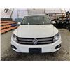 Image 6 : PARKSVILLE - 2016 VOLKSWAGEN TIGUAN  WHITE 169795 KMS - D577447