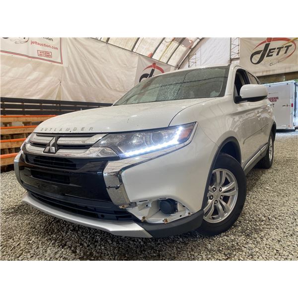 PARKSVILLE - 2018 MITSUBISHI OUTLANDER WHITE 139288 KMS - D608167