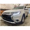 Image 2 : PARKSVILLE - 2018 MITSUBISHI OUTLANDER WHITE 139288 KMS - D608167
