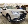 Image 8 : PARKSVILLE - 2018 MITSUBISHI OUTLANDER WHITE 139288 KMS - D608167