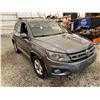 Image 9 : PARKSVILLE - 2014 VOLKSWAGEN TIGUAN GREY 254533 KMS - B619320
