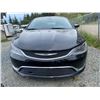 Image 4 : PARKSVILLE - 2015 CHRYSLER 200 BLACK 149539 KMS - B511092