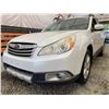 Image 2 : PARKSVILLE - 2010 SUBARU OUTBACK WHITE 301816 KMS - D355876