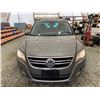 Image 6 : PARKSVILLE - 2010 VOLKSWAGEN TIGUAN GOLD 176638 KMS - P520727