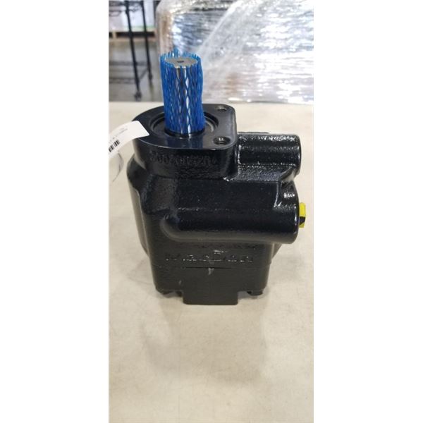 MACDON HYDRAULIC MOTOR PART # 275860