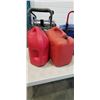 Image 3 : 2 JERRY CANS AND ENJOLIVEURS WHEEL COVERS 13" 2 PACK