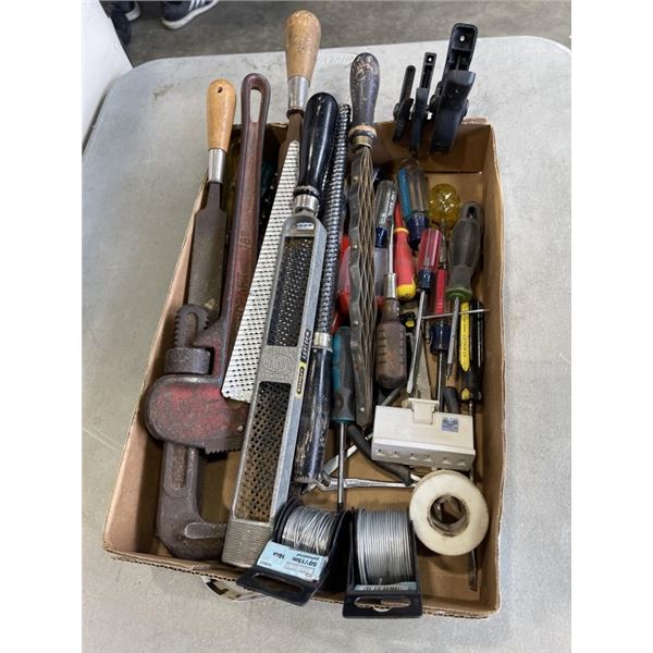 TRAY OF SHOP TOOLS, SCREWDRIVERS, 18" PIPE WRENCH, BOX CUTTERS, FILES ETC