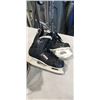 Image 2 : 2 ICE SKATES SIZES 10 AND 4D, AND SOLOMON CHILDS HIKING BOOTS SIZE 1 US