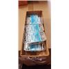 Image 1 : 2 TUBS OF 9/16 TRUSS SCREWS AND 800PC 8 x3/4 PAN HEAD SCREWS