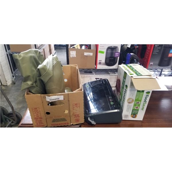 FOODSAVER VACUUM SEALER AND SIZE 11 HIP WAIDERS