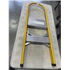Image 1 : FOLDING STEP STOOL