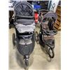 Image 1 : 2 JOGGING STOLLERS, 1 W/ CAR SEAT