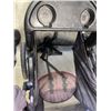 Image 3 : 2 JOGGING STOLLERS, 1 W/ CAR SEAT