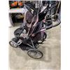 Image 5 : 2 JOGGING STOLLERS, 1 W/ CAR SEAT