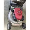 Image 2 : HONDA GAS LAWN MOWER - WORKS, BROKEN WHEEL BUT INCLUDED